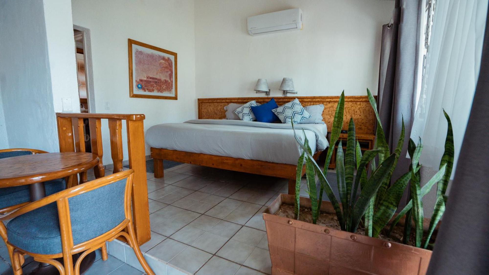 Buena Vista Oceanfront & Hot Springs Resort Buenavista  الغرفة الصورة